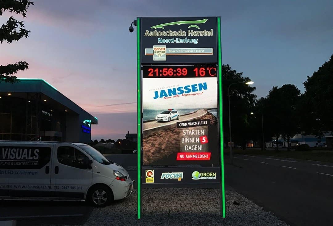 Outdoor LED scherm bij bedrijfspand